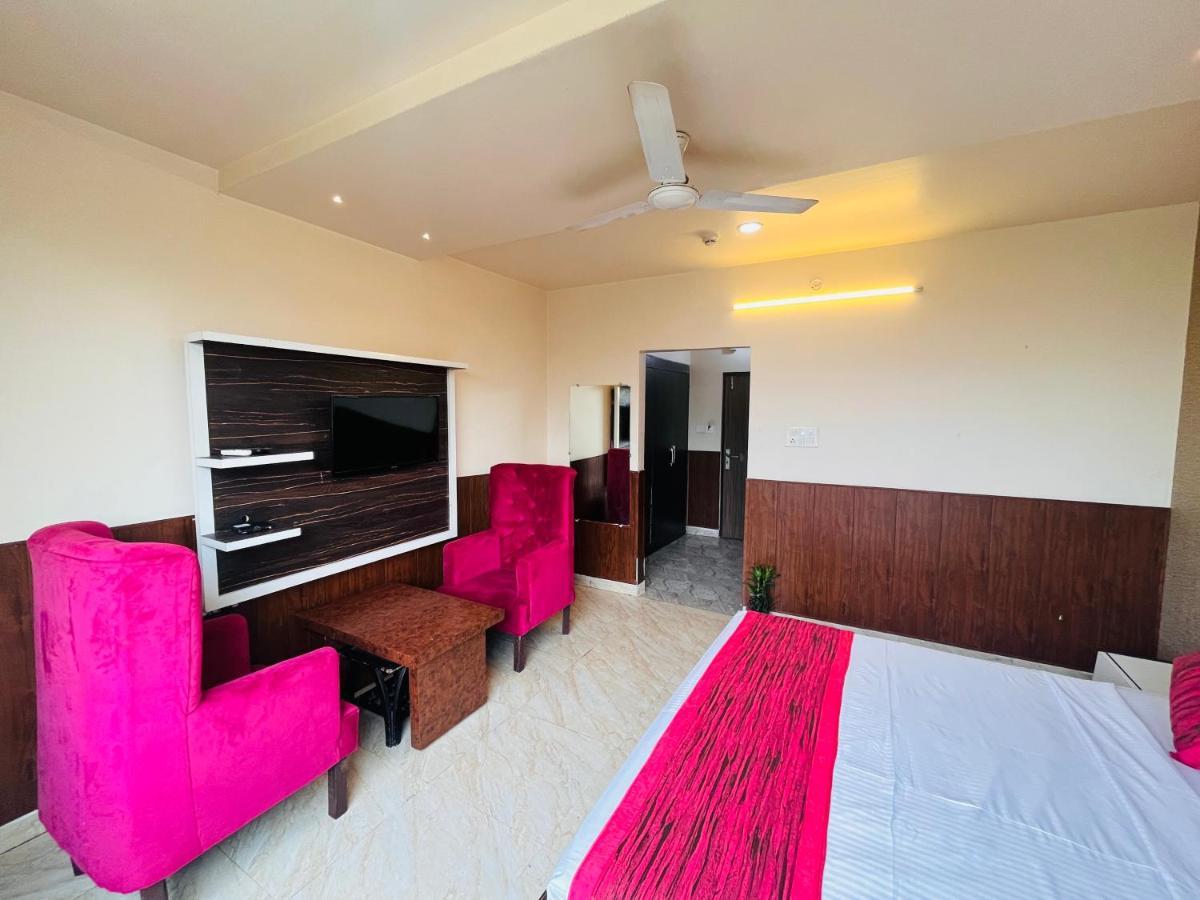 Hotel The Leaf - Gomti Nagar Lakhnau Kültér fotó