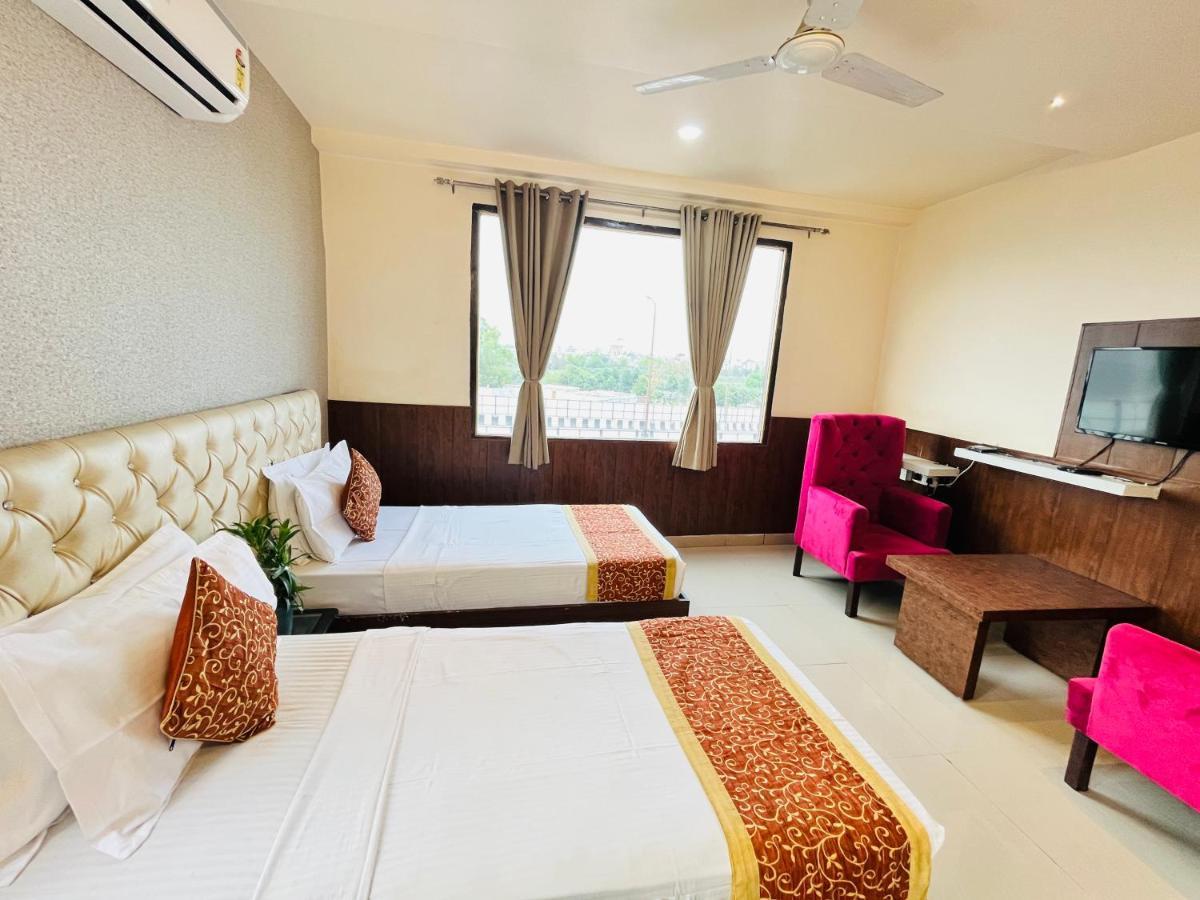 Hotel The Leaf - Gomti Nagar Lakhnau Kültér fotó