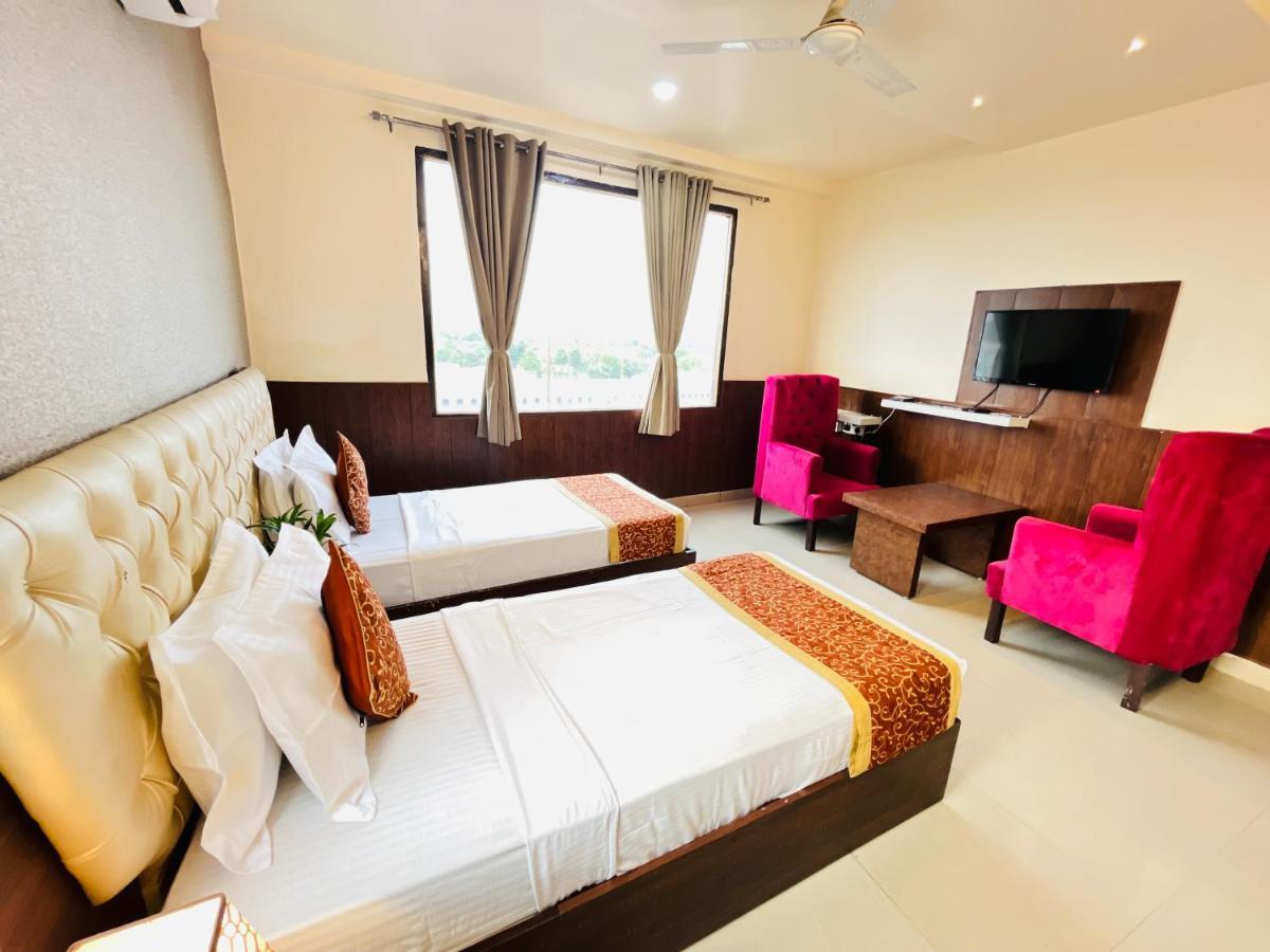 Hotel The Leaf - Gomti Nagar Lakhnau Kültér fotó