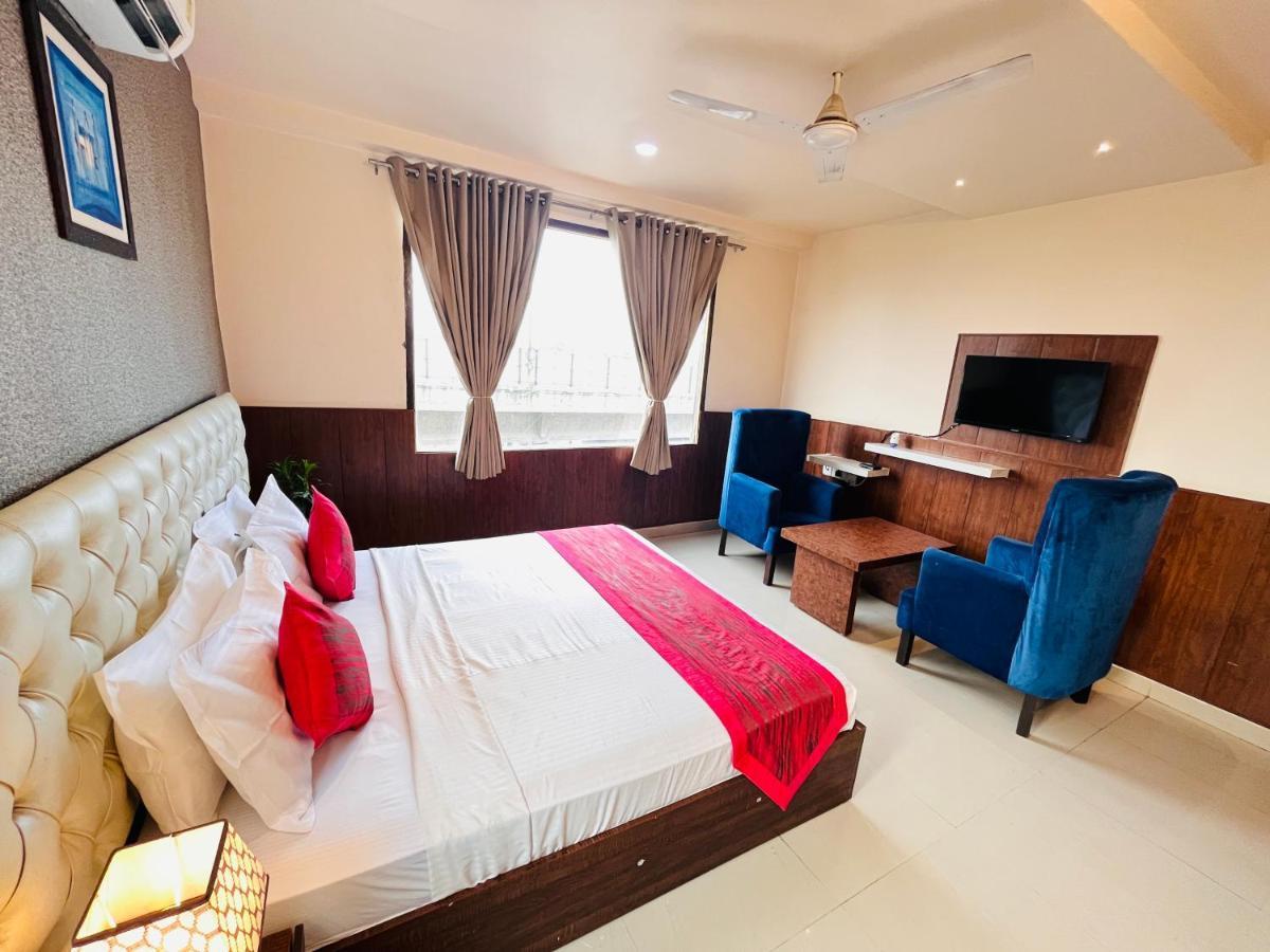 Hotel The Leaf - Gomti Nagar Lakhnau Kültér fotó