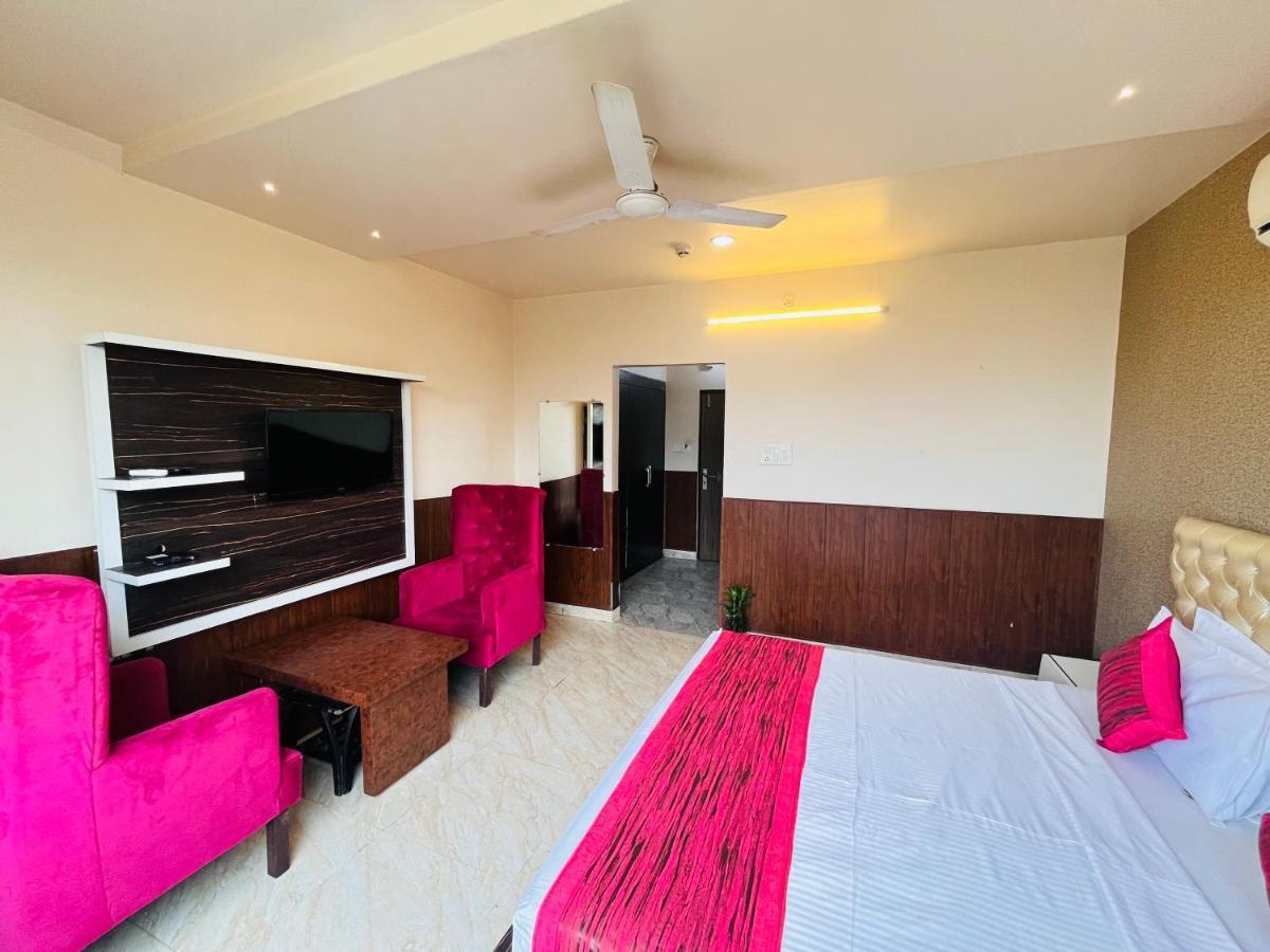 Hotel The Leaf - Gomti Nagar Lakhnau Kültér fotó